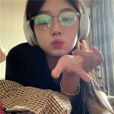 蕾哈娜内衣秀4 海报